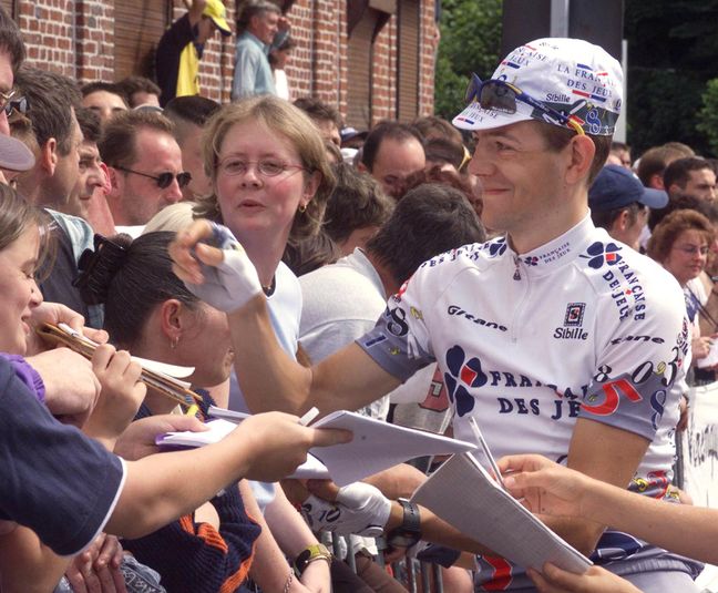 Christophe Bassons, ici sous le maillot de la Francaise des Jeux lors du Tour de France 1999, est devenu une figure majeure de la lutte contre le dopage dans le sport français.