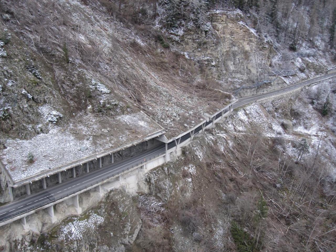 , Un éboulement près de Vissoie coupe la route en direction du Val d&rsquo;Anniviers